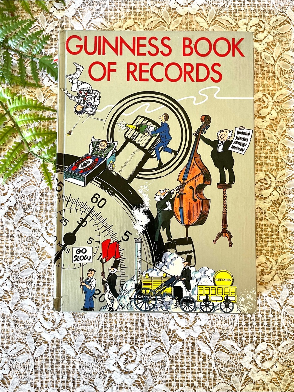 1975 Guinness Book of Records Hardcover